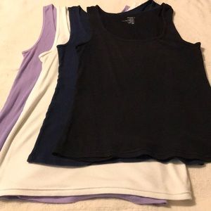 Bundle of 4 Old Navy tank tops. Size L.